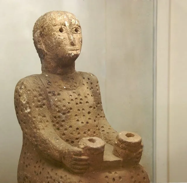 r/ArtefactPorn - Stone statue from Addi-Galamo, Tigray Region (dated 6th-5th century BCE), part of the National Museum of Ethiopia in Addis Ababa's collection [1989 × 1948] x-post /r/EthiopiaPics