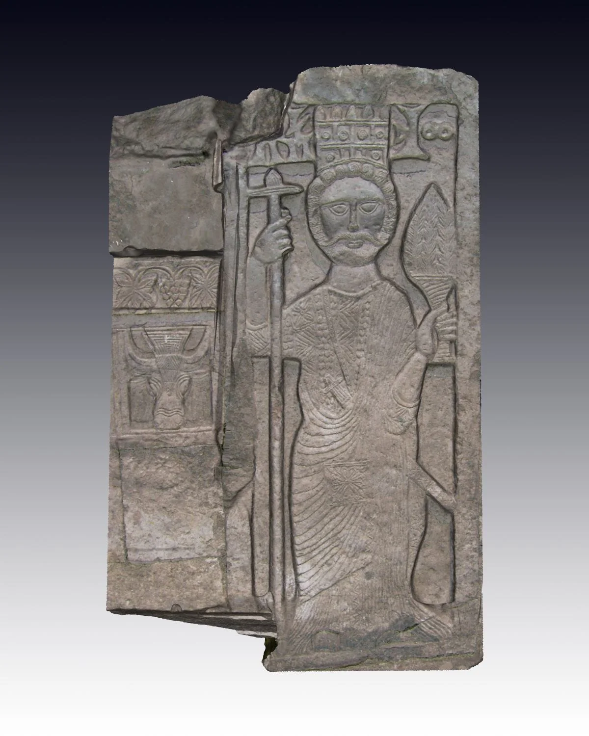 Figure 5 – Ẓafār (context z607), relief of the 'crowned man' (1.70 m height, Heidelberg Universität Expedition to Ẓafār). Figure 5 – Ẓafār (context z607), relief of the 'crowned man' (1.70 m height, Heidelberg Universität Expedition to Ẓafār).