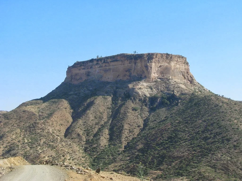 Dabra Dammo Amba, notice the steep cliffs, surrounding it on all sides. Source