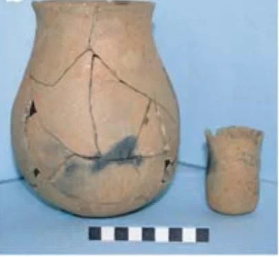 A Large Storage Vessel and Cup found at Mai Hutsa. (Source: Relating the Ancient Ona Culture to the Wider Northern Horn: Discerning Patterns and Problems in the Archaeology of the First Millennium BC, pg 342.)