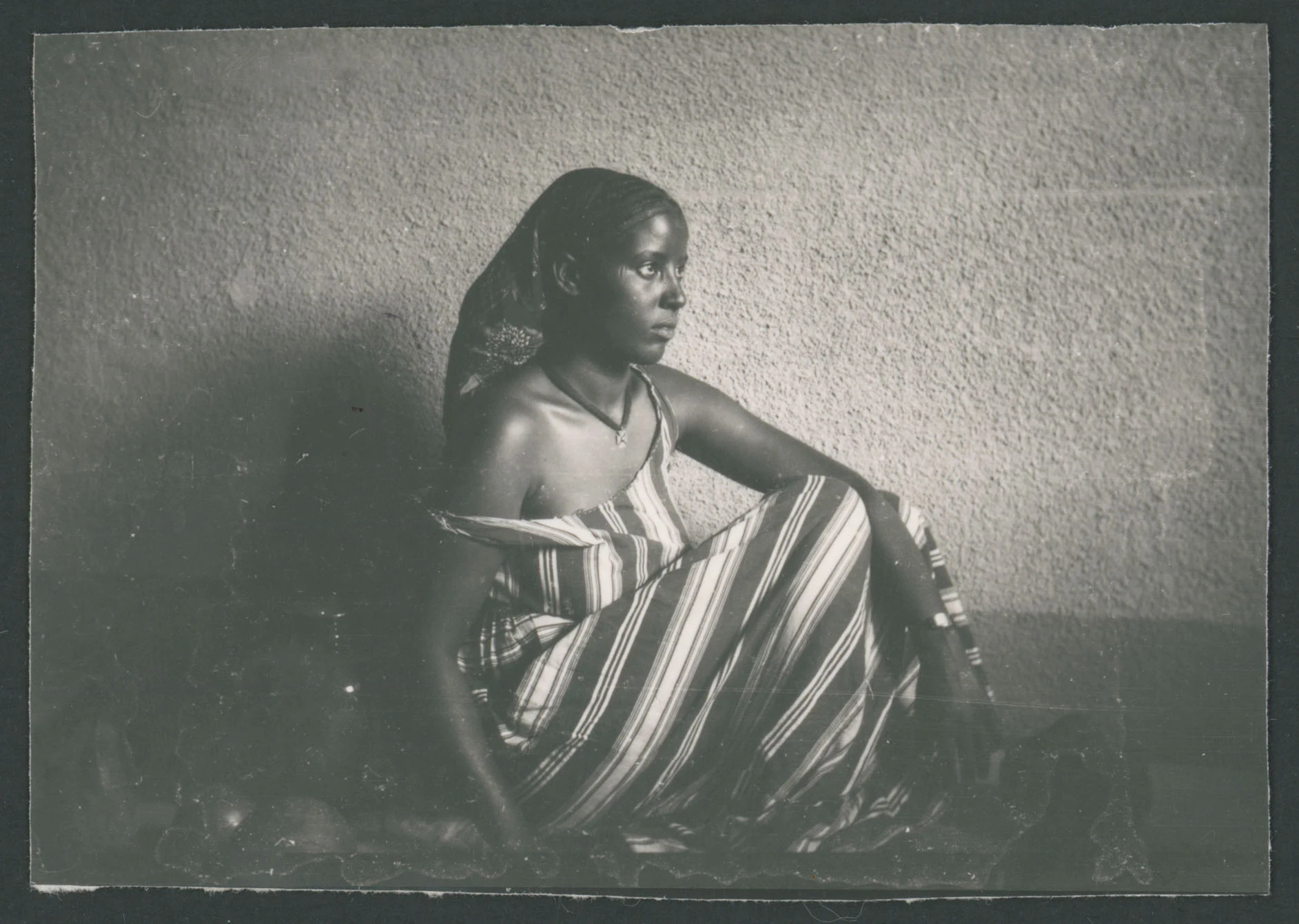 Ritratto di giovane donna - Eritrea
1 provino fotografico : gelatina a sviluppo
Titolo manoscritto sul verso
Nota manoscritta sul verso: Ghesair