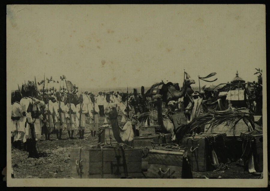 Adi Qualà. Commemorazione dei caduti di Adua. (Le salme varcano i confini della colonia; l'arrivo del comandante delle truppe; lo sfilamento delle salme; lo scarico delle salme; la funzione religiosa di benedizione; Sua Maestà il governatore con il seguito e la scorta d'onore). 1928