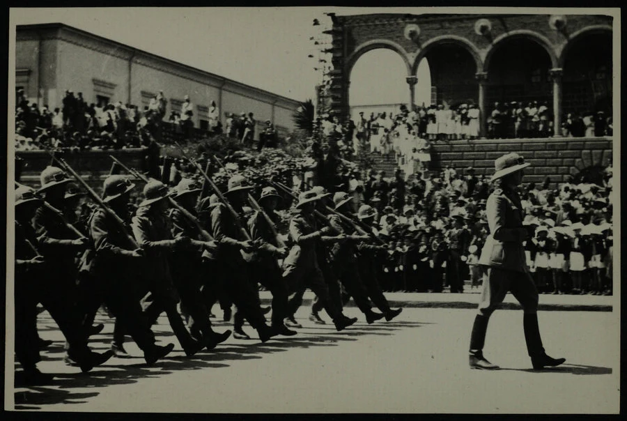 Asmara. Visita di E. De Bono. Rivista militare. 2 giugno 1935