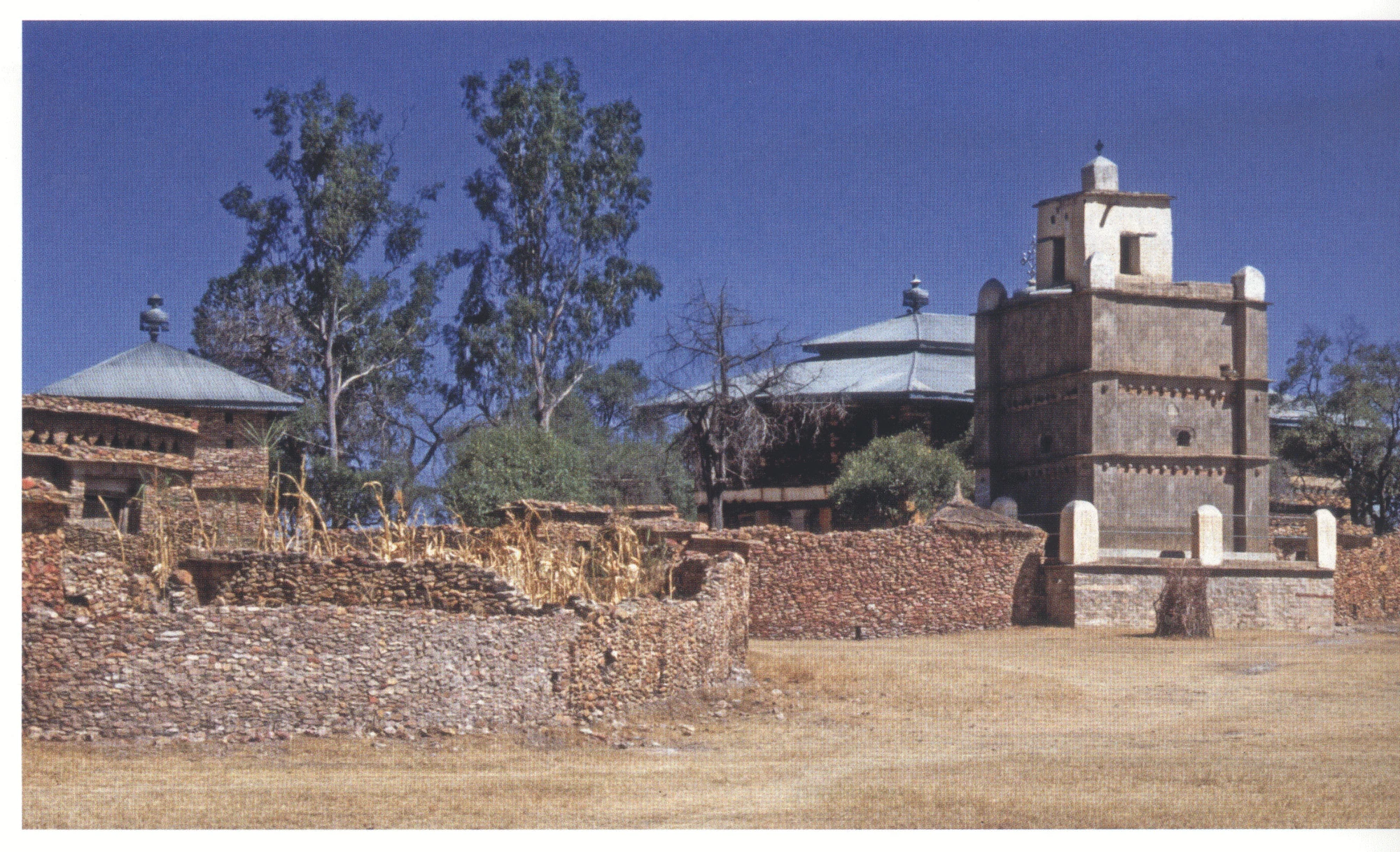 69 Debra Damo, view of the main church and tower from the southwest, 1993. The tower has undergone considerable alteration since it was recorded by the Deutsche Aksum-Expedition in 1906 (cf. Littmann et al. 1913, 2: Abb. 343).