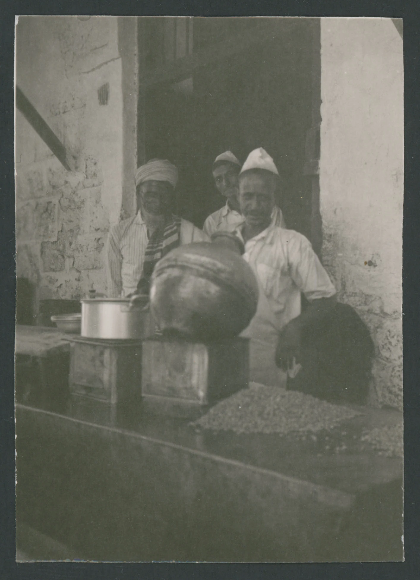 Mercato di Cheren in Eritrea
1 provino fotografico : gelatina a sviluppo
Titolo ricavato da nota manoscritta sul verso
Nota manoscritta sul verso: mercato di Cheren Eritrea
Scritta su carta fotografica sul verso: Agfa-Brovira