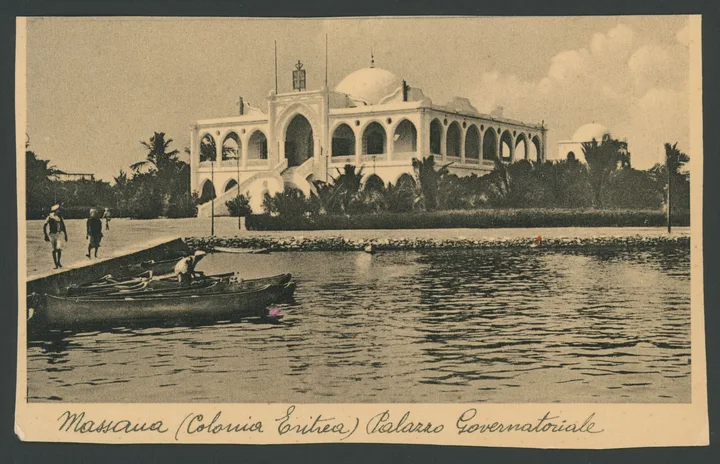 Palazzo governatoriale di Massaua in Eritrea
1 cartolina fotografica : gelatina a sviluppo
Titolo sul recto: Massaua (Colonia Eritrea) Palazzo Governatoriale
Scritte stampate sul verso: Ediz. A. A. e F. Cicero - Asmara Massaua; RIPR. VIET. - R.D.L. 7-X-19?5 - N.1950; Fotoseta