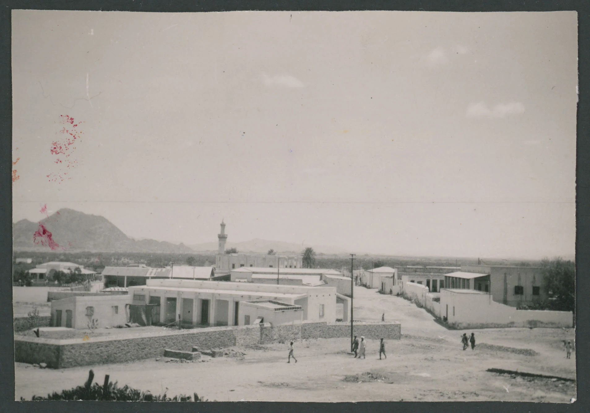 Agordat in Eritrea
1 provino fotografico : gelatina a sviluppo
Titolo ricavato da nota manoscritta sul verso
Nota manoscritta sul verso: Agordat; 21
Scritta su carta fotografica sul verso: Velox