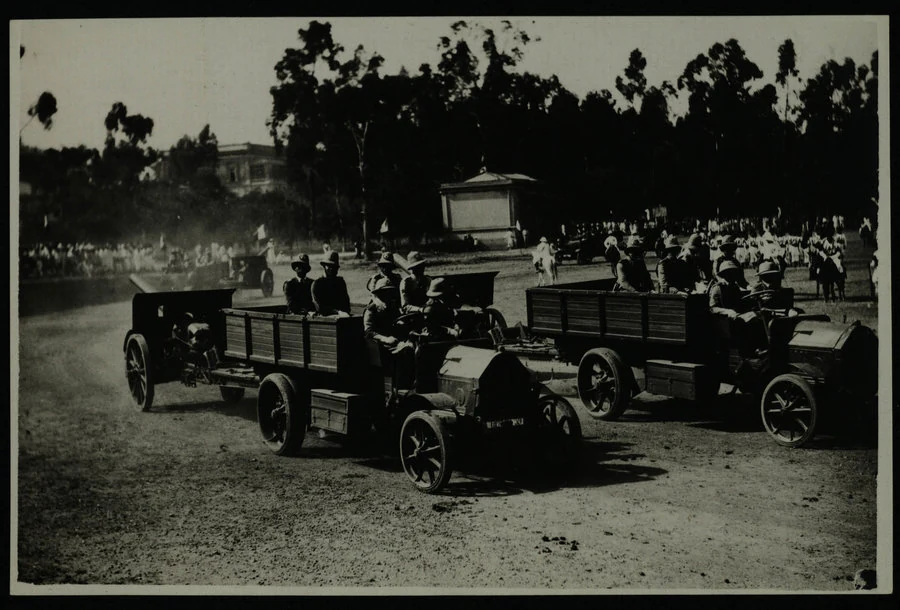 Asmara. Visita di E. De Bono. Rivista militare. 2 giugno 1935