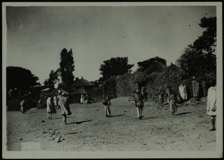 Foto Walter, Massaua. Axum. Panorami. Mostra triennale delle terre italiane d'oltremare. Foto Walter - Massaua. Studio designato