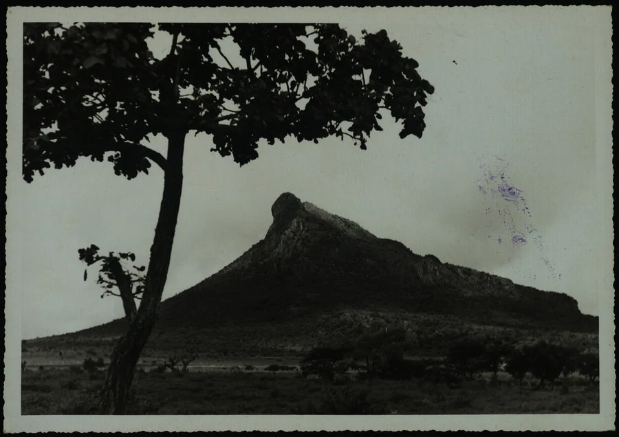 Laboratorio Fotogratico Govenatoriale dell'Eritrea. Adua. Il monte Rajo