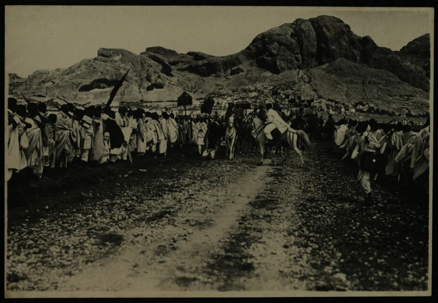 Adi Qualà. Commemorazione dei caduti di Adua. (Le salme varcano i confini della colonia; l'arrivo del comandante delle truppe; lo sfilamento delle salme; lo scarico delle salme; la funzione religiosa di benedizione; Sua Maestà il governatore con il seguito e la scorta d'onore). 1928