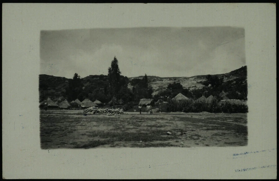 Axum. Tucul abissini al centro della città. Agosto 1936
