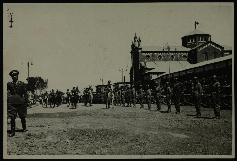Asmara. Visita di E. De Bono. Rivista militare. 2 giugno 1935