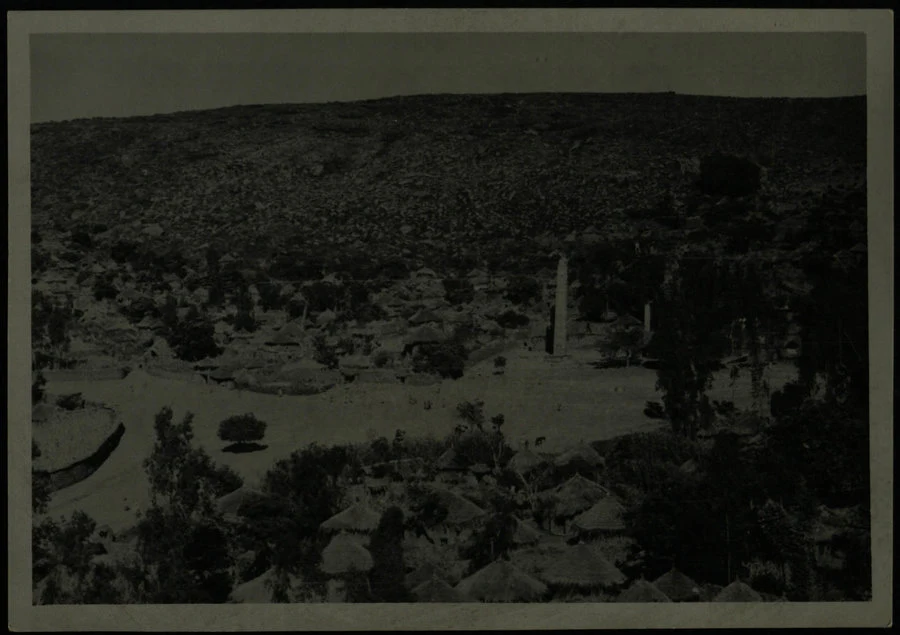 Foto Walter, Massaua. Axum. Panorami. Mostra triennale delle terre italiane d'oltremare. Foto Walter - Massaua. Studio designato