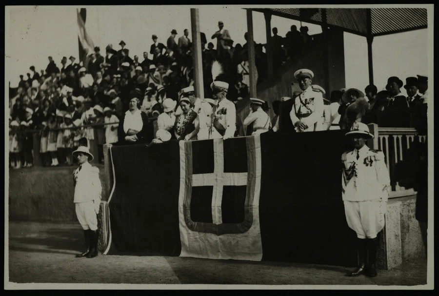 Asmara. Visita di E. De Bono. Rivista militare. 2 giugno 1935