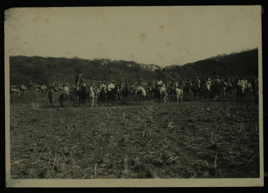 Adi Qualà. Commemorazione dei caduti di Adua. (Le salme varcano i confini della colonia; l'arrivo del comandante delle truppe; lo sfilamento delle salme; lo scarico delle salme; la funzione religiosa di benedizione; Sua Maestà il governatore con il seguito e la scorta d'onore). 1928