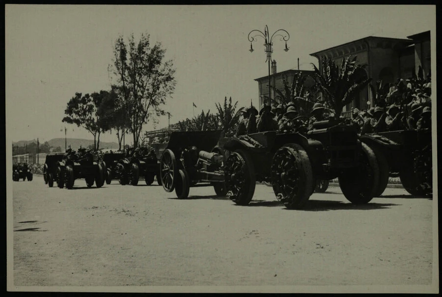 Asmara. Visita di E. De Bono. Rivista militare. 2 giugno 1935
