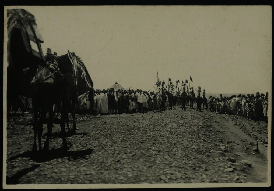 Adi Qualà. Commemorazione dei caduti di Adua. (Le salme varcano i confini della colonia; l'arrivo del comandante delle truppe; lo sfilamento delle salme; lo scarico delle salme; la funzione religiosa di benedizione; Sua Maestà il governatore con il seguito e la scorta d'onore). 1928