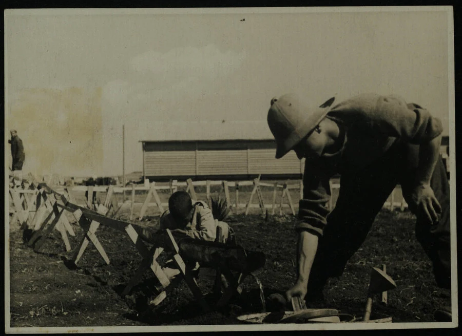 Reparto fotografico delle forze armate A.O. Tigrai. Orto presidiano; 1936