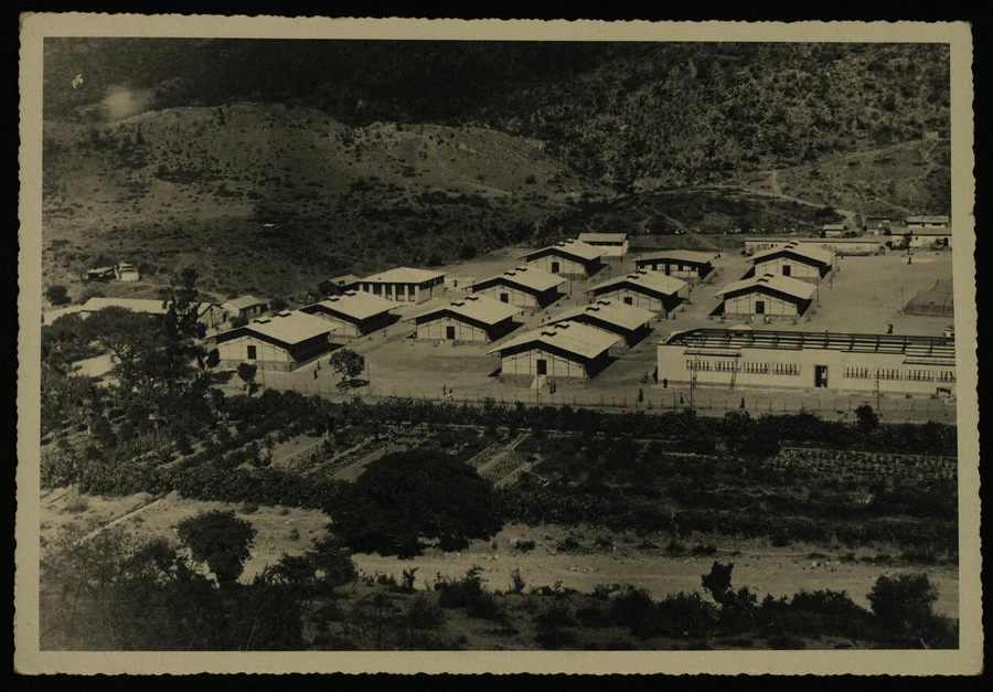 Stabilimento avicolo "Ardizio" a Mai Habar. Il campo e la stazione di bonifica. Visita di S.E. Daodiace. 1938