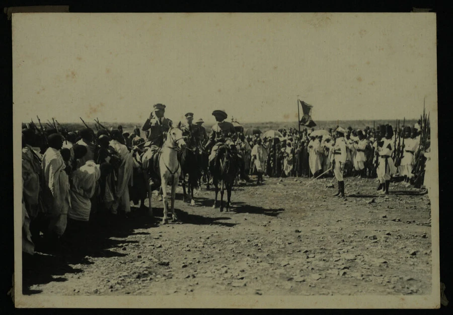 Adi Qualà. Commemorazione dei caduti di Adua. (Le salme varcano i confini della colonia; l'arrivo del comandante delle truppe; lo sfilamento delle salme; lo scarico delle salme; la funzione religiosa di benedizione; Sua Maestà il governatore con il seguito e la scorta d'onore). 1928