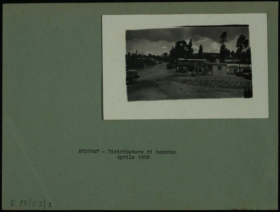 Adigrat. Nuove costruzioni e distributore di benzina. aprile 1938