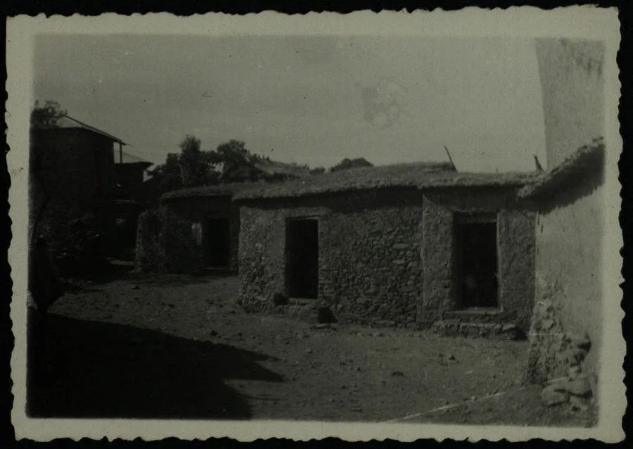 Adua. "Una via di Adua, quanta puzzo, quante mosche, quanta miseria!" 18 dicembre 1935