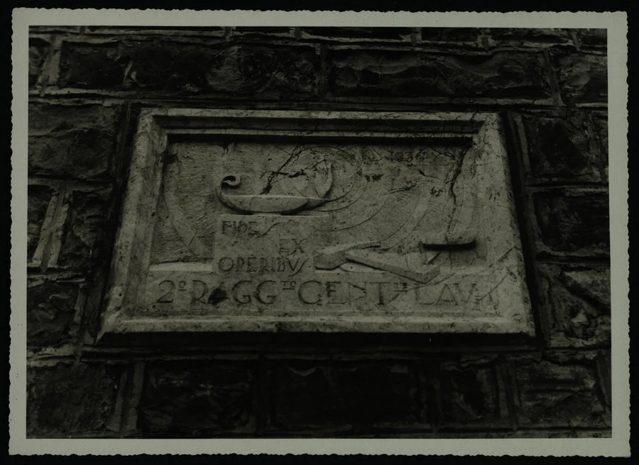 Laboratorio Fotografico Governatoriale dell'Eritrea. Enda Selassiè; Mai Libus ed al. n.i.. Cippi e targhe ricordo della divisione "Gavinara"