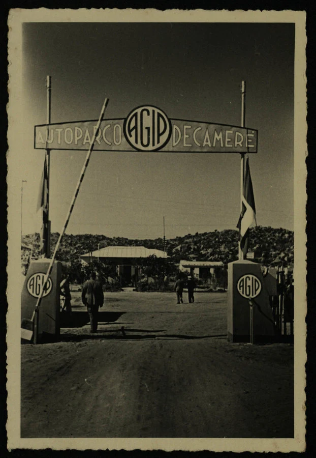 Decamerè. Ingresso di autoparco