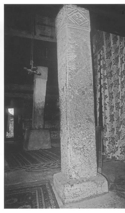78 Debra Damo, monolithic pillars in the nave of the large church, 1993. Note that their form differs markedly from that of the stone pillar in the vestibule.