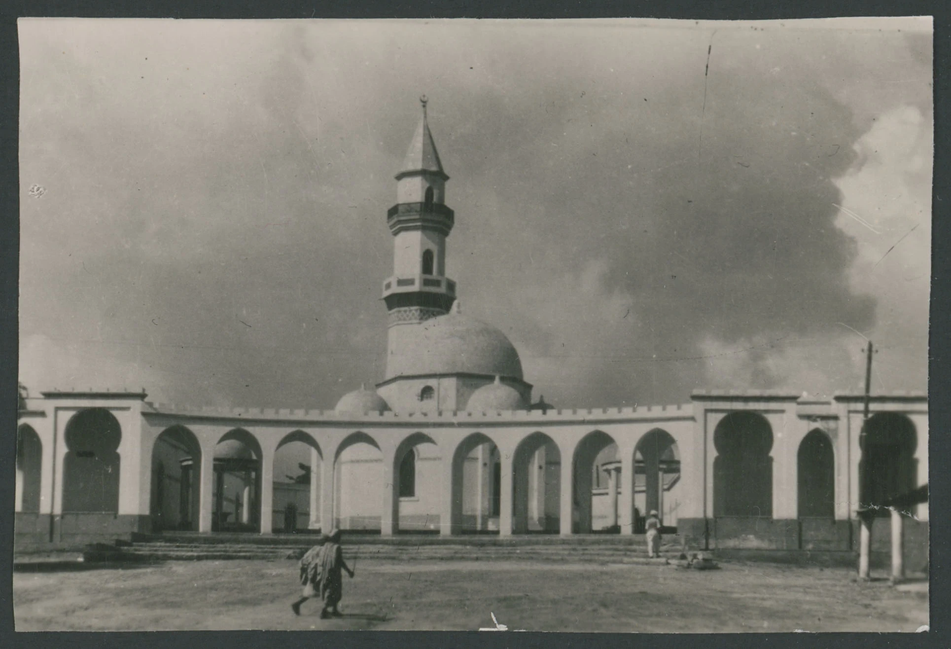 Moschea di Barentù in Eritrea
1 provino fotografico : gelatina a sviluppo
Titolo ricavato da nota manoscritta sul verso
Nota manoscritta sul verso: Barentù