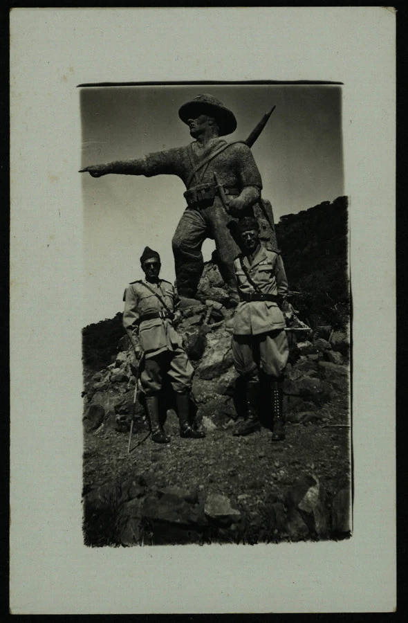 Strada Axum-Selaclà. Monumento al bersagliere. 1936