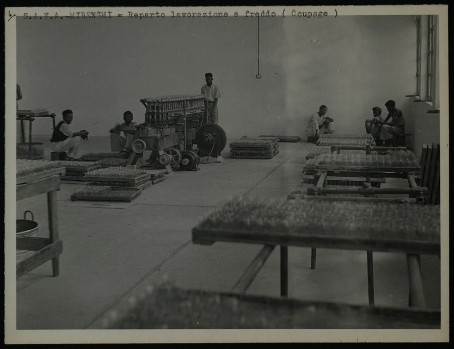 4 foto Milano. Asmara. "Vetreria S.A.V.A. -Mirenghi