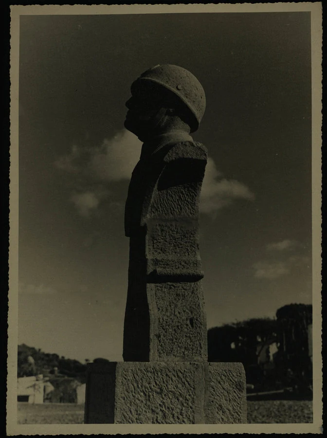 Adua e Debub. Testa e busto del Duce
