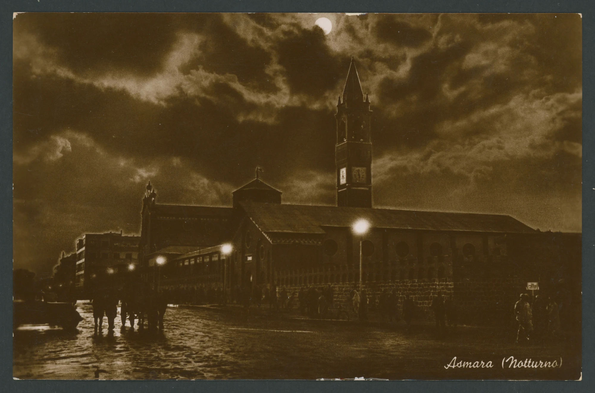 Chiesa della Beata Vergine del Rosario ad Asmara in notturna
1 cartolina fotografica : gelatina a sviluppo
Titolo stampato sul recto
Testo stampato sul verso: 629 - Ediz. Fotocelere Coloniale - Godaif 56 - Asmara - Rip. interdetta; Vera fotografia; Fotocelere di A. Campassi - Torino via Marochetti 41 - 1940 - XVIII
