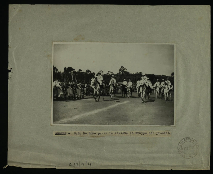 Asmara. Visita di E. De Bono. Rivista militare. 2 giugno 1935