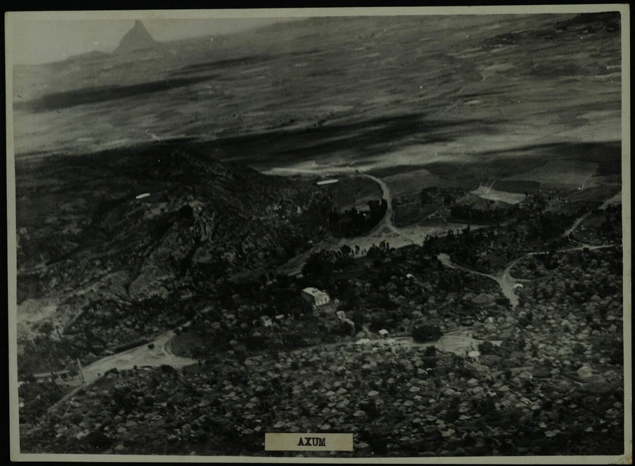 Foto Walter, Massaua. Axum. Panorami. Mostra triennale delle terre italiane d'oltremare. Foto Walter - Massaua. Studio designato