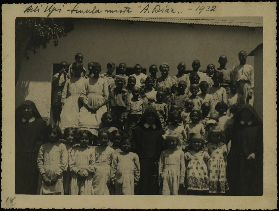 Adi Ugri. Scuola "S. Giorgio ". (Scolaresca). 1932-33