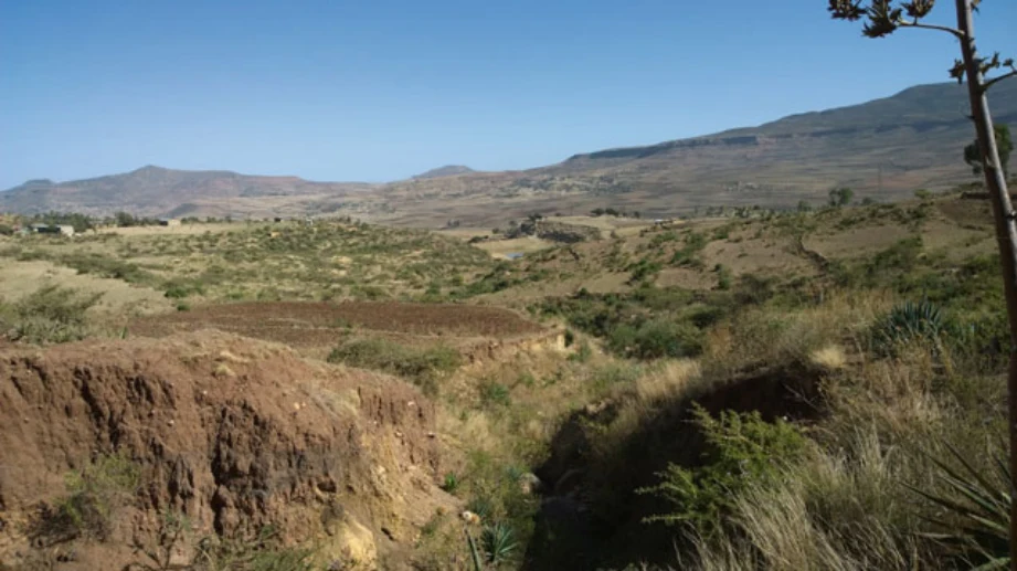 Geo-trekking in Ethiopia's Tropical Mountains: The Dogu'a Tembien District — illustration 1, PDF page 392