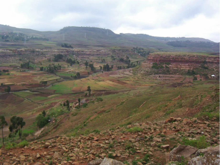 Geo-trekking in Ethiopia's Tropical Mountains: The Dogu'a Tembien District — illustration 1, PDF page 209