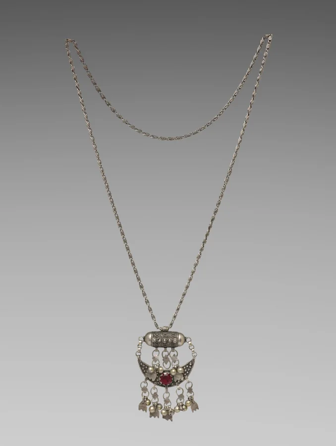 Necklace with pendant (waqari or wakari?), likely early to mid-1900s. The Cleveland Museum of Art, 2025.151.