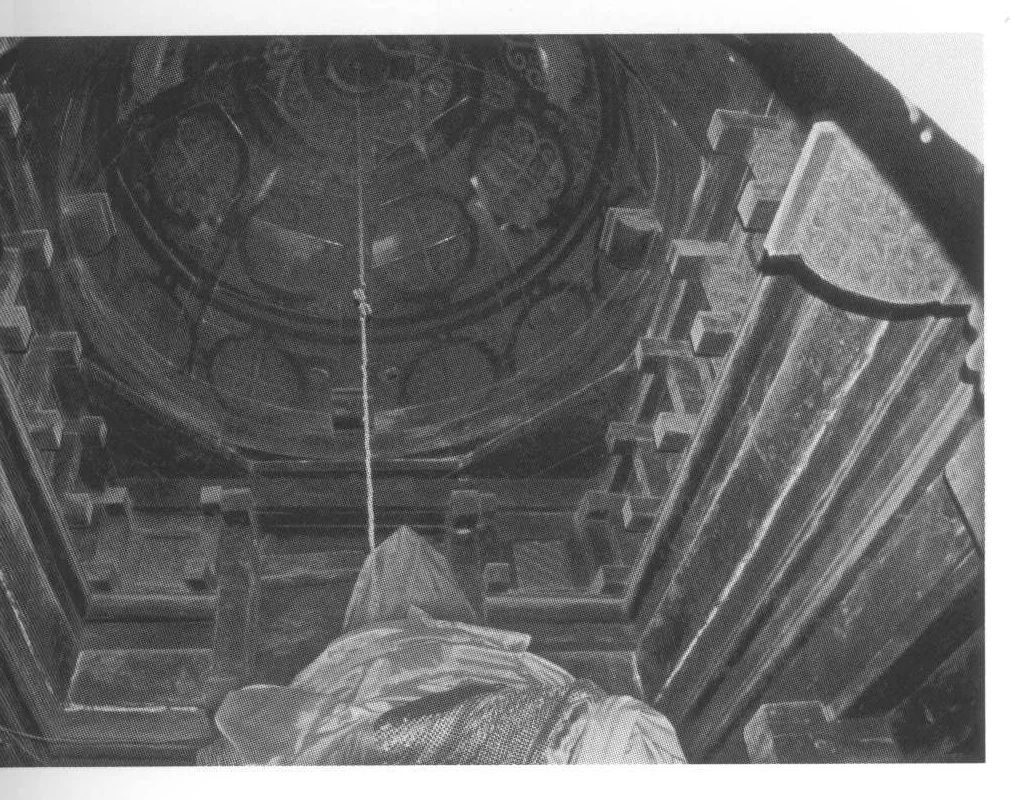 Imrahanna Kristos church, the domed ceiling over the sanctuary, with the Aksumite frieze below, 2006. The shrouded object is the top of the manbara tabot.