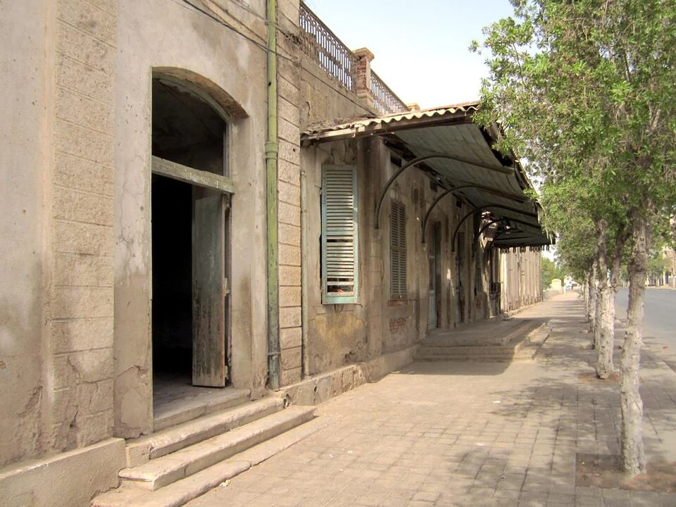 Massawa Railway Station: platform façade and awning.