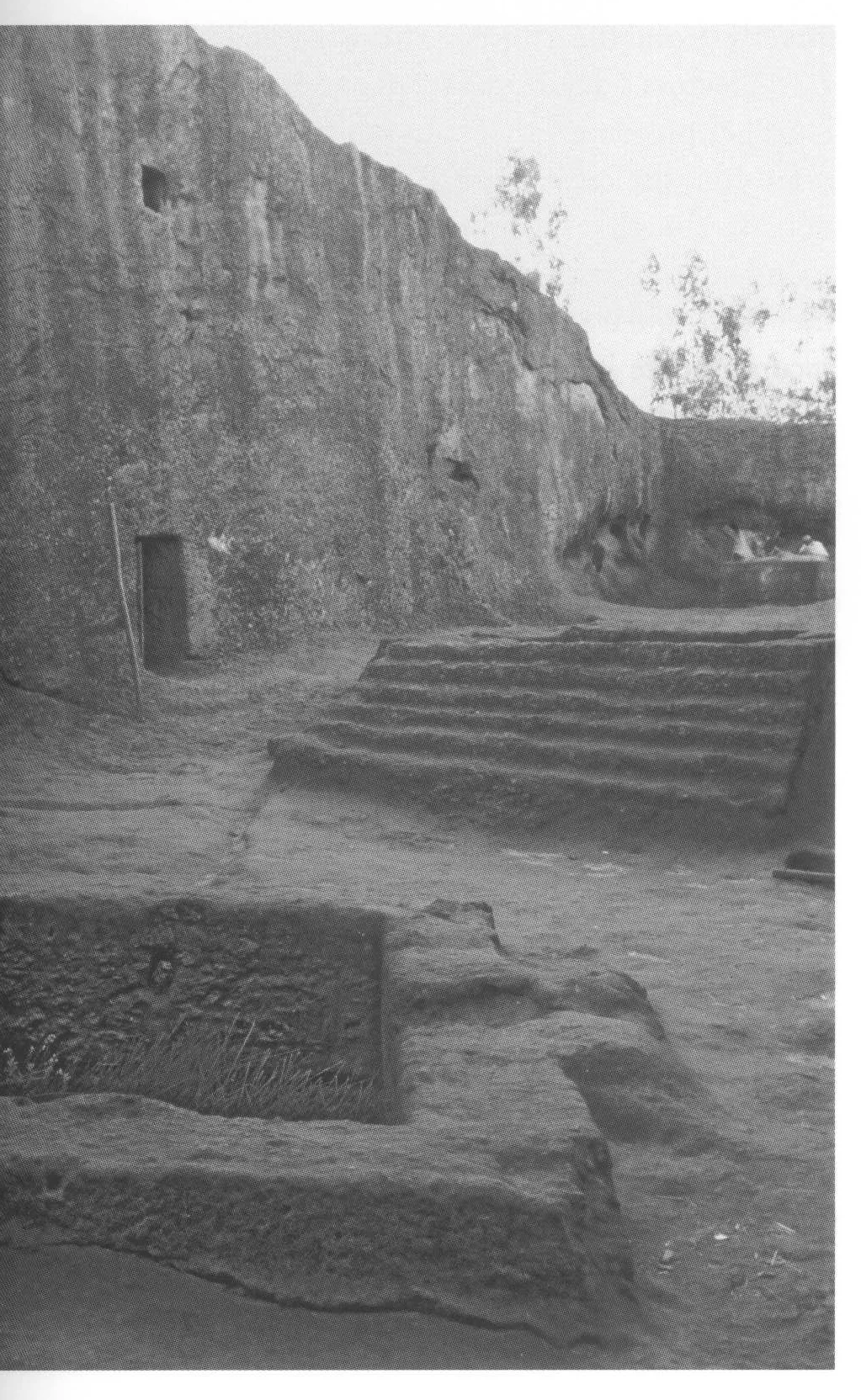 Beta Maryam, the court, showing the tank, with the baptistery behind, 2006. The entrance to the passage leading from Beta Madhane Alem is visible in the court wall to the left.