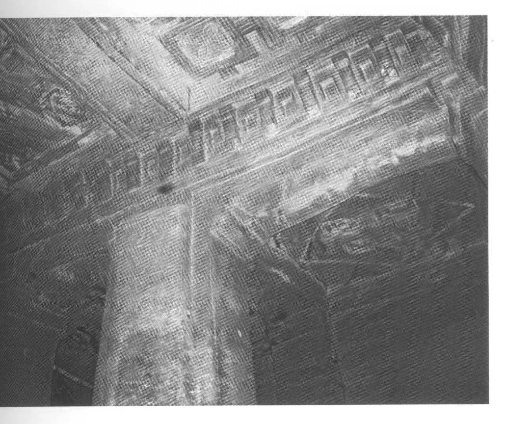 Madhane Alem Addi Qesho, parts of the nave and south aisle, 2006. Note the Aksumite frieze and carved ceilings.
