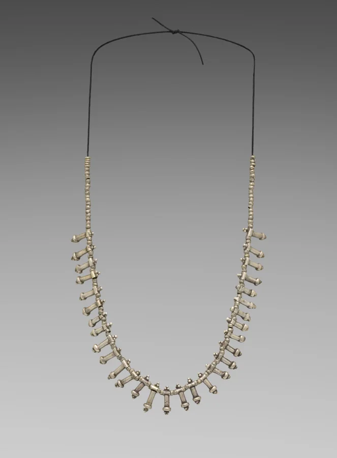 Necklace with beads (sadi?), late 1800s or early 1900s. The Cleveland Museum of Art, 2025.153.