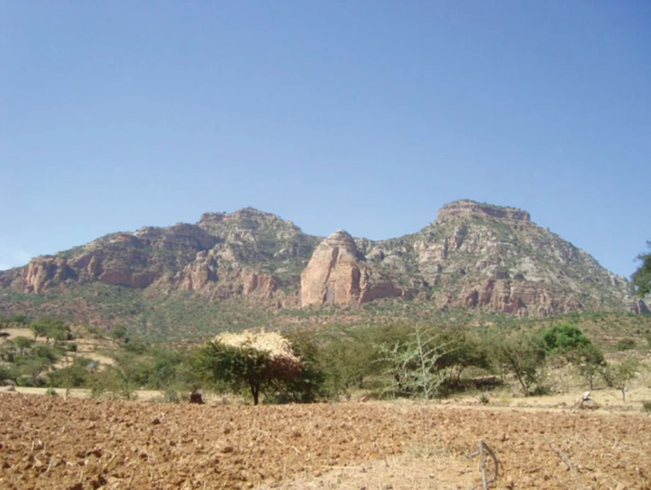 Geo-trekking in Ethiopia's Tropical Mountains: The Dogu'a Tembien District — illustration 1, PDF page 577