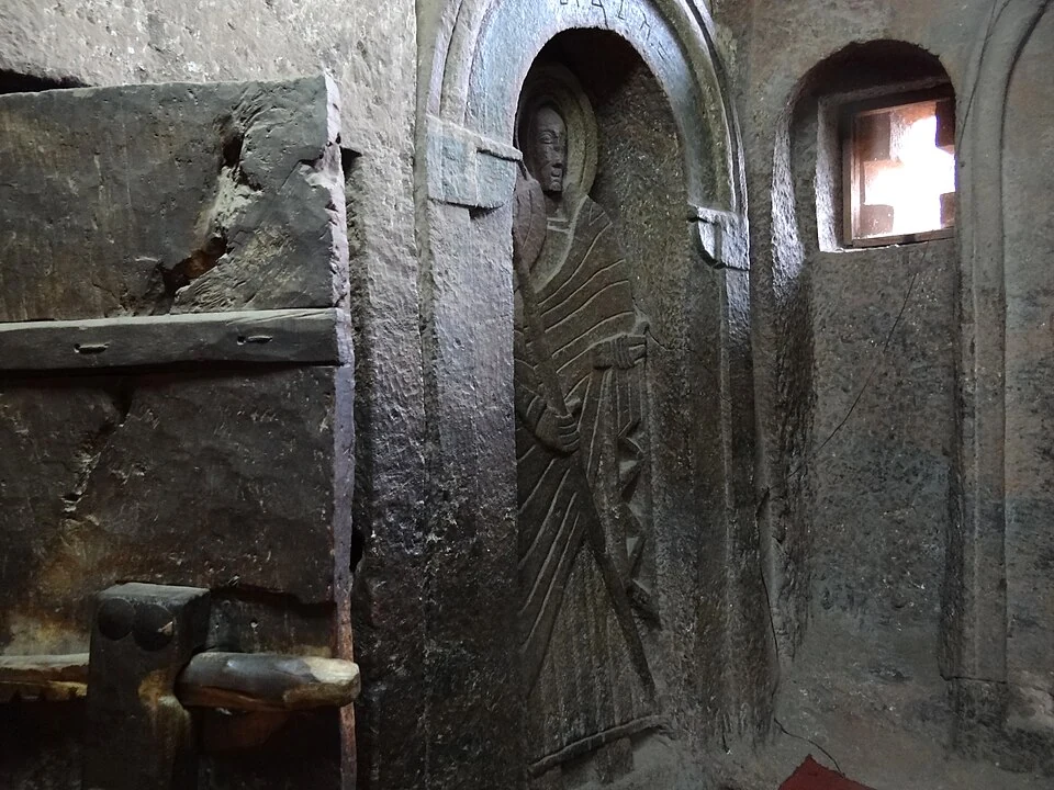 Biete Golgotha: carved saint relief and arched recess in the interior.