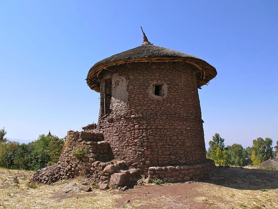 Lalibela tukuls: a two-storey round house with a thatched roof.