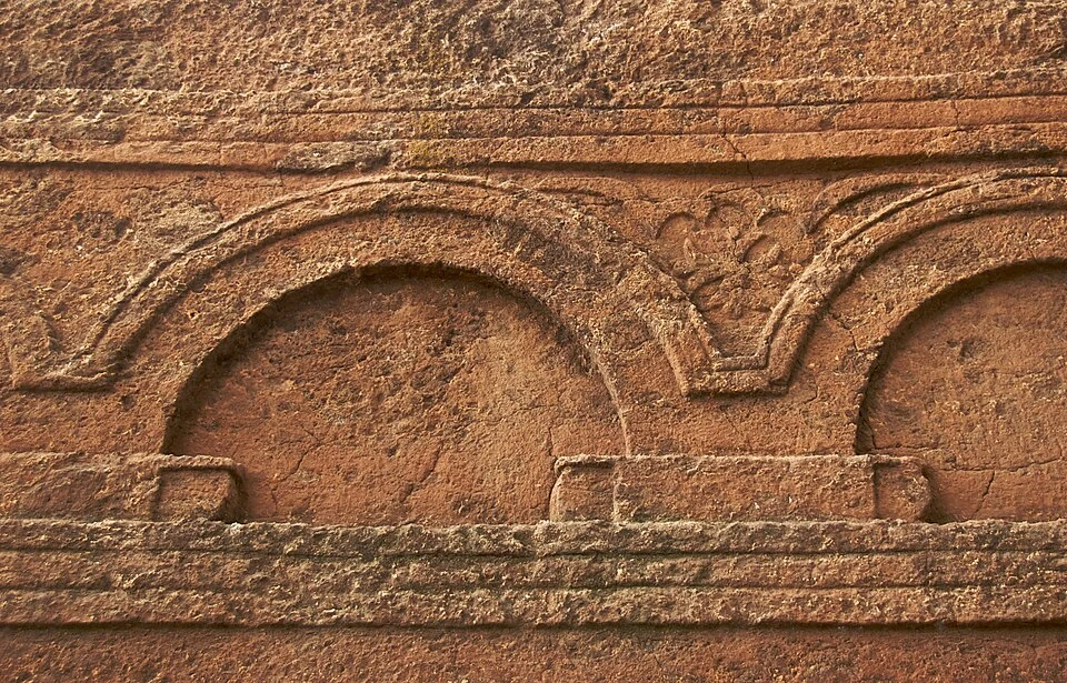 Biete Maskal: carved blind arches on the rock wall.